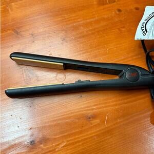 CHI Global Beuty Network Inc - 1" Flat Iron